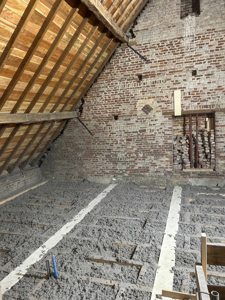 cellulose isolatiemateriaal ingebracht in woning